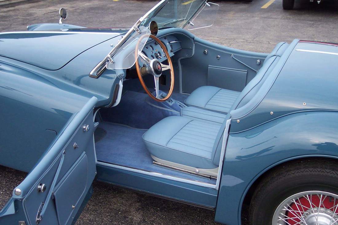 Jaguar XK140 with light blue interior